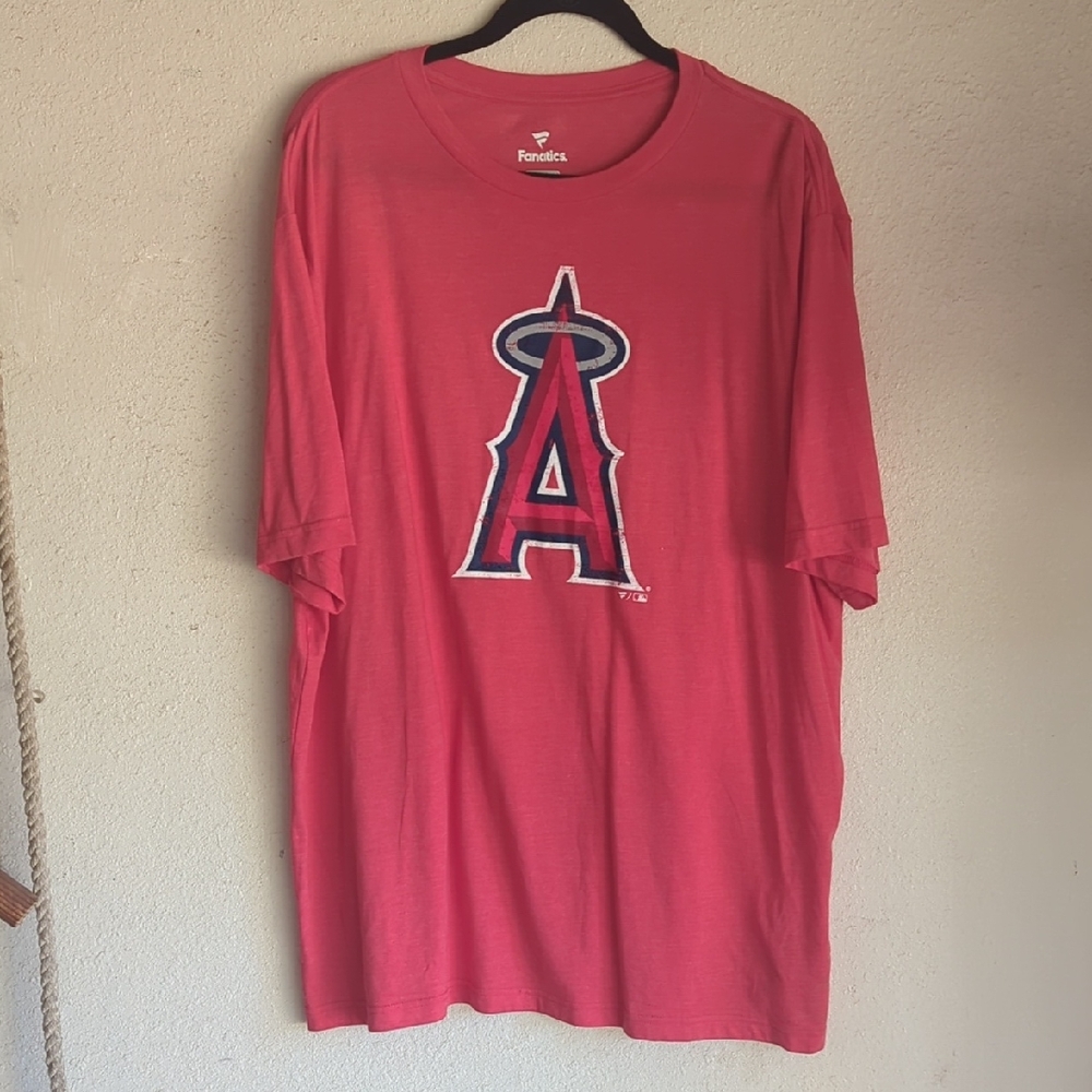 Fanatics Red T-Shirt with Iconic Logo